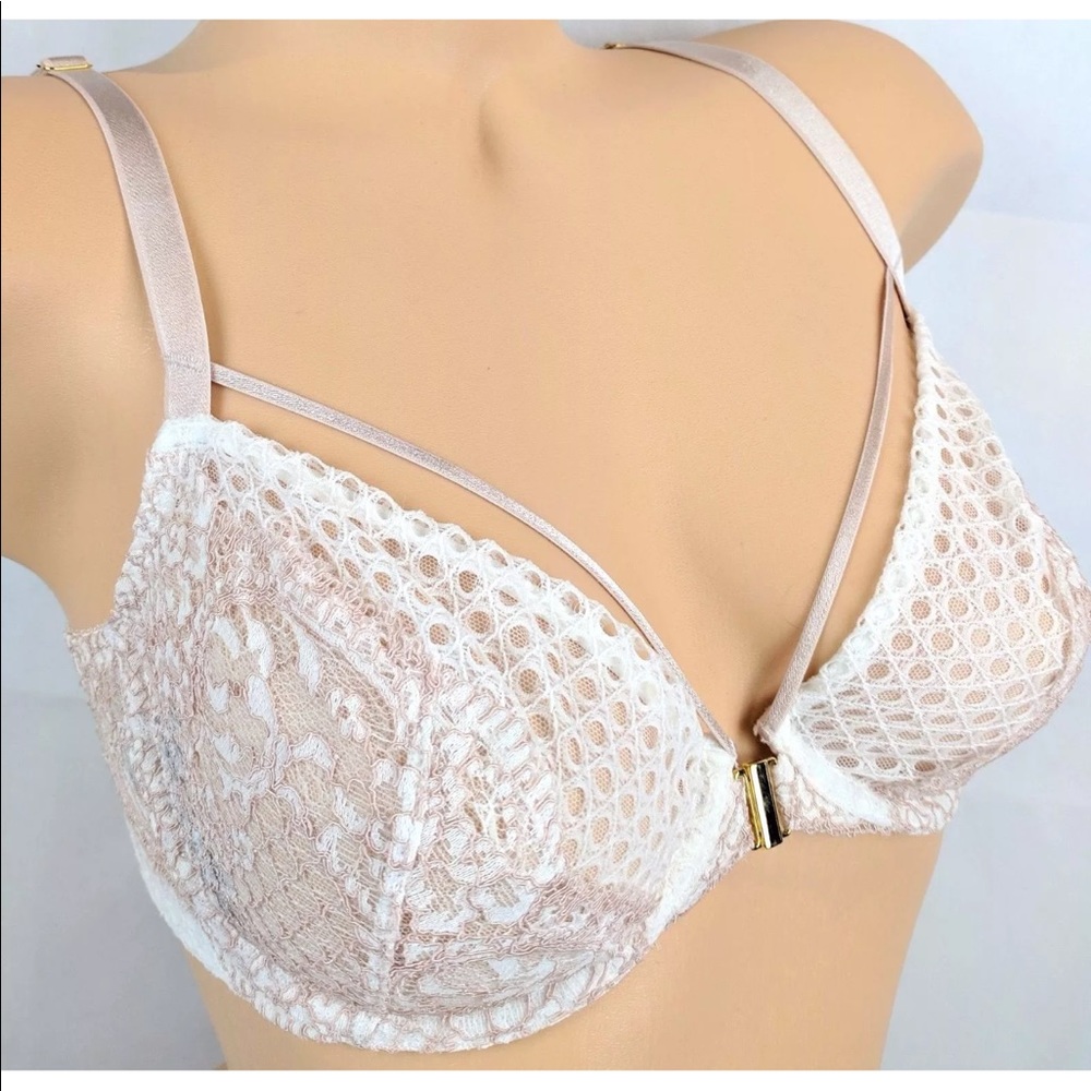- NWT 32D Victoria's Secret Very Sexy unlined  bra